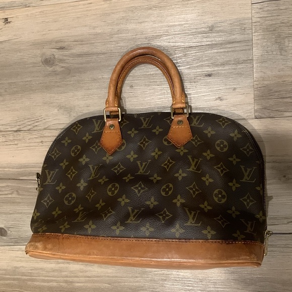 Authentic LV Louis Vuitton monogram Alma PM with date code VI 0993 - Picture 3 of 13